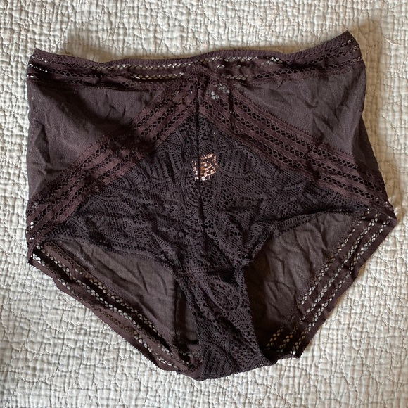 Huit 8 bra/high-waisted panty set - Picture 5 of 9